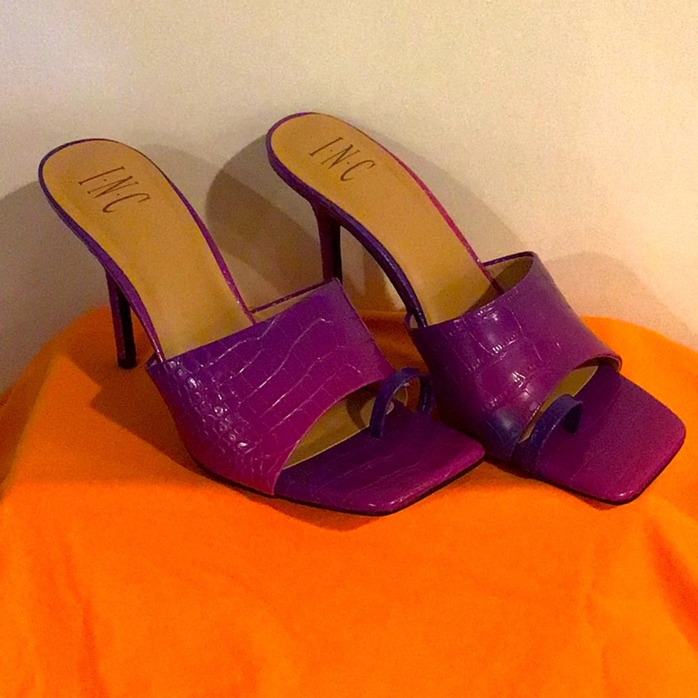 INC slide heels with toe grip Brand New